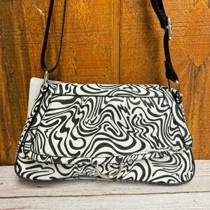 SKINNYDIP LONDON Betty Monochrome Small Shoulder Bag - Black/White